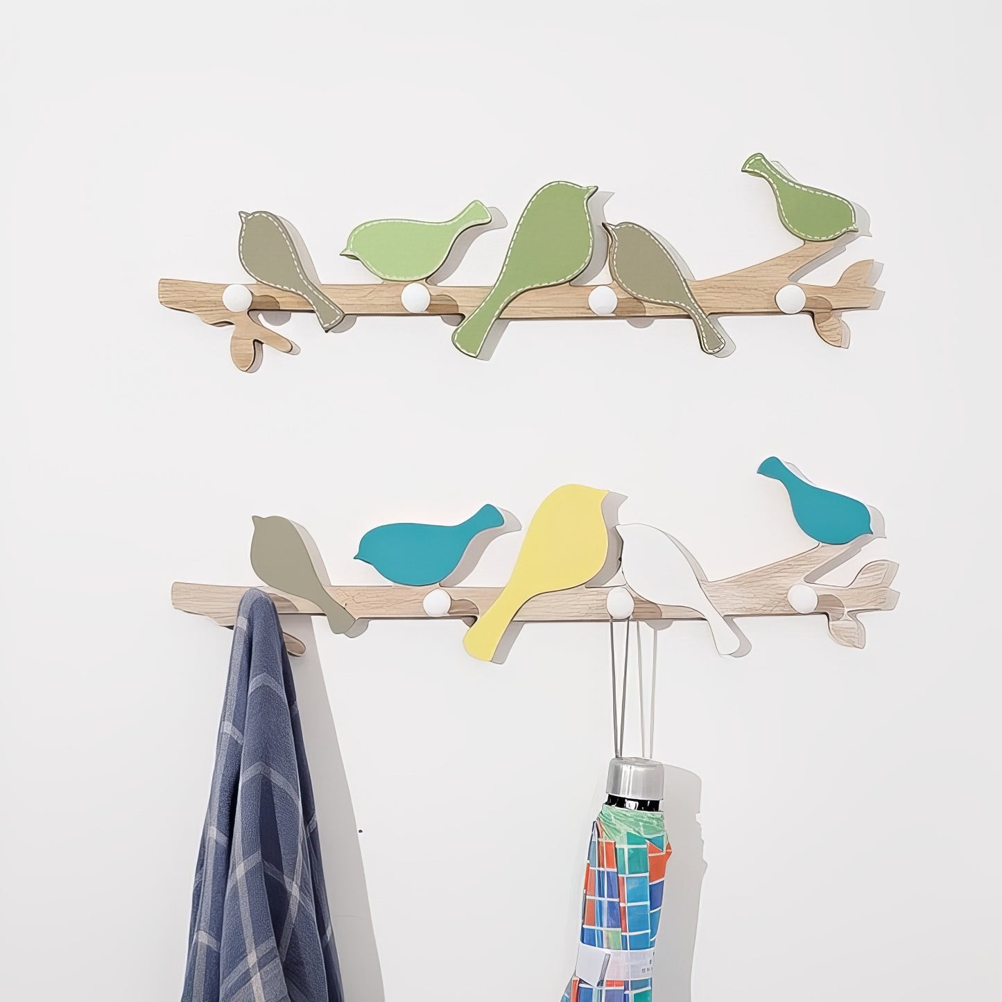 Patère murale oiseau vert et bleu sur branche