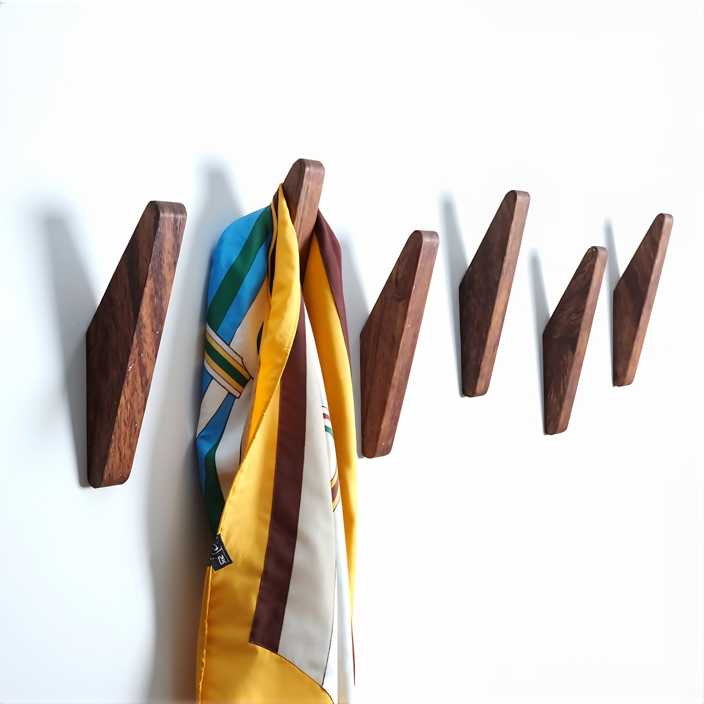 Patère individuelle en bois vernis - Style pyramidal (Lot x4)